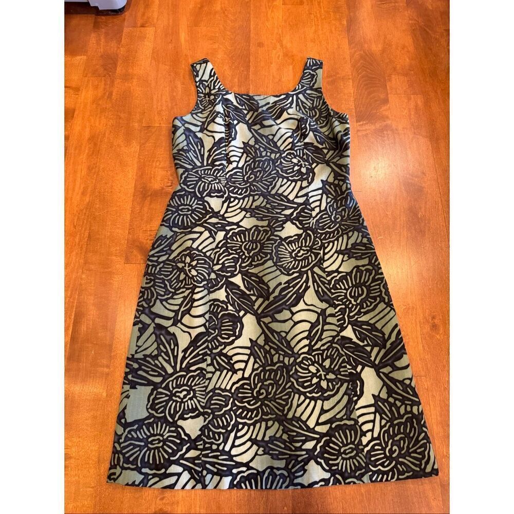 Woman’s vintage 100% Silke Tommy Bahama dress size 4